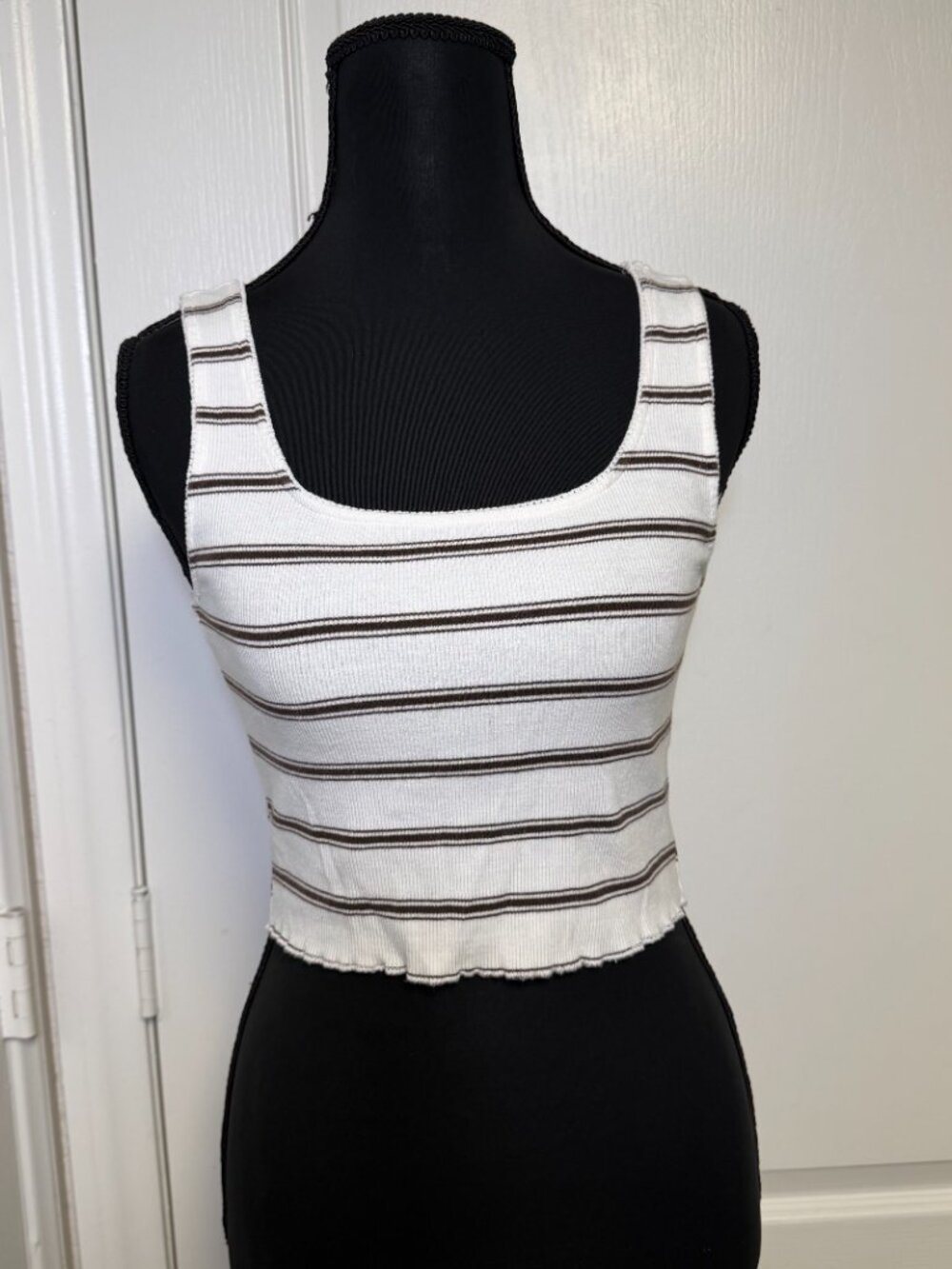 SK White Black Striped Ribbed Crop Tank Top Lettuce Hem Y2K Size Medium